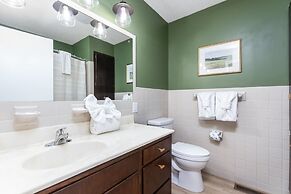 Becca's Place 3 Bedroom Home by RedAwning