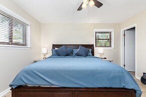 Becca's Place 3 Bedroom Home by RedAwning