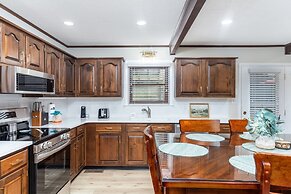 Becca's Place 3 Bedroom Home by RedAwning