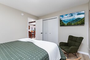 Becca's Place 3 Bedroom Home by RedAwning