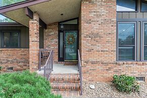 Becca's Place 3 Bedroom Home by RedAwning