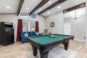 Becca's Place 3 Bedroom Home by RedAwning