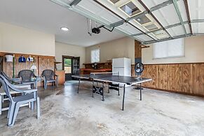 Becca's Place 3 Bedroom Home by RedAwning