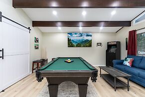 Becca's Place 3 Bedroom Home by RedAwning