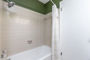 Becca's Place 3 Bedroom Home by RedAwning