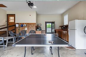 Becca's Place 3 Bedroom Home by RedAwning