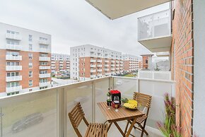 Lumina modern studio with balcony