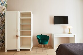 Vicky s Luxury Guesthouse by Napoliapartments