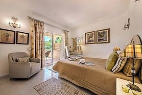 4 Bedrooms Private Pool Close To All Amenities