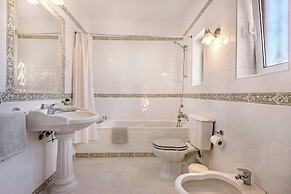 4 Bedrooms Private Pool Close To All Amenities
