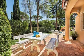 4 Bedrooms Private Pool Close To All Amenities