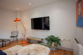 Higgihaus Cabot Mews Aparthotel