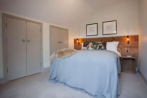 Higgihaus Cabot Mews Aparthotel