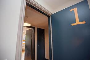 Higgihaus Cabot Mews Aparthotel