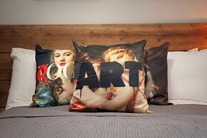 Higgihaus Cabot Mews Aparthotel