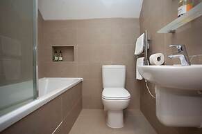 Higgihaus Cabot Mews Aparthotel