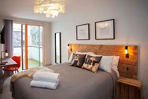 Higgihaus Cabot Mews Aparthotel