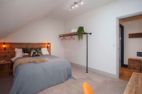 Higgihaus Cabot Mews Aparthotel