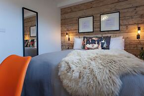 Higgihaus Cabot Mews Aparthotel