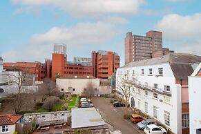 Higgihaus Cabot Mews Aparthotel