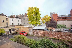 Higgihaus Cabot Mews Aparthotel