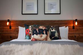 Higgihaus Cabot Mews Aparthotel