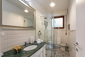 Seaview Apartment with Garden in Recco