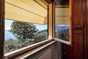 Seaview Apartment with Garden in Recco