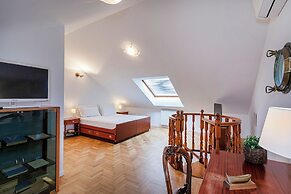 Seaview Apartment with Garden in Recco