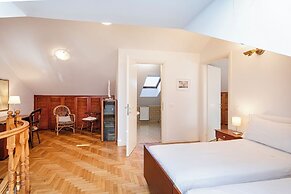 Seaview Apartment with Garden in Recco