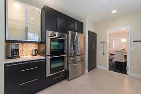 Dream House 5 Bedroom w/ Amazing Heated Pool