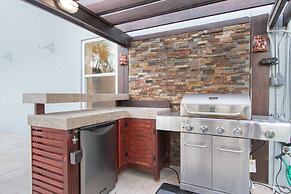 Dream House 5 Bedroom w/ Amazing Heated Pool