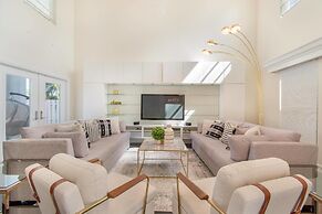 Dream House 5 Bedroom w/ Amazing Heated Pool