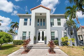 Dream House 5 Bedroom w/ Amazing Heated Pool