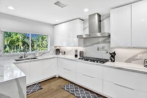 Private Pool 3BR With Lakefront View