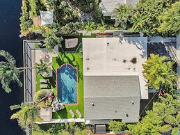 Private Pool 3BR With Lakefront View