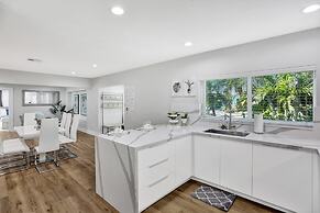 Private Pool 3BR With Lakefront View