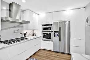 Private Pool 3BR With Lakefront View