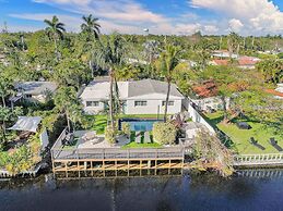 Private Pool 3BR With Lakefront View