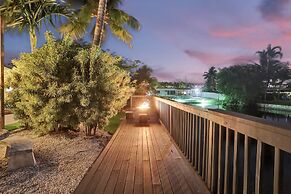 Private Pool 3BR With Lakefront View