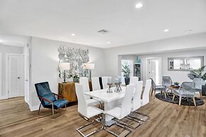 Private Pool 3BR With Lakefront View