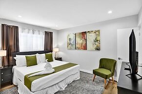 Private Pool 3BR With Lakefront View