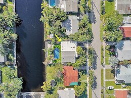Private Pool 3BR With Lakefront View