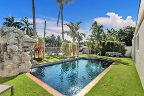 Private Pool 3BR With Lakefront View