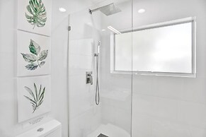 Private Pool 3BR With Lakefront View