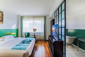 Zheda Yuanzheng Lanshe Hotel