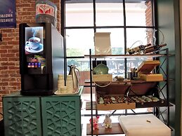 Zheda Yuanzheng Lanshe Hotel