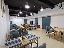 Zheda Yuanzheng Lanshe Hotel