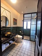 Zheda Yuanzheng Lanshe Hotel