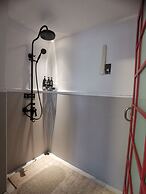 Zheda Yuanzheng Lanshe Hotel